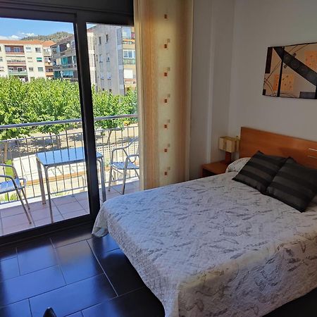 Hostal Manel Pineda de Mar Exterior photo