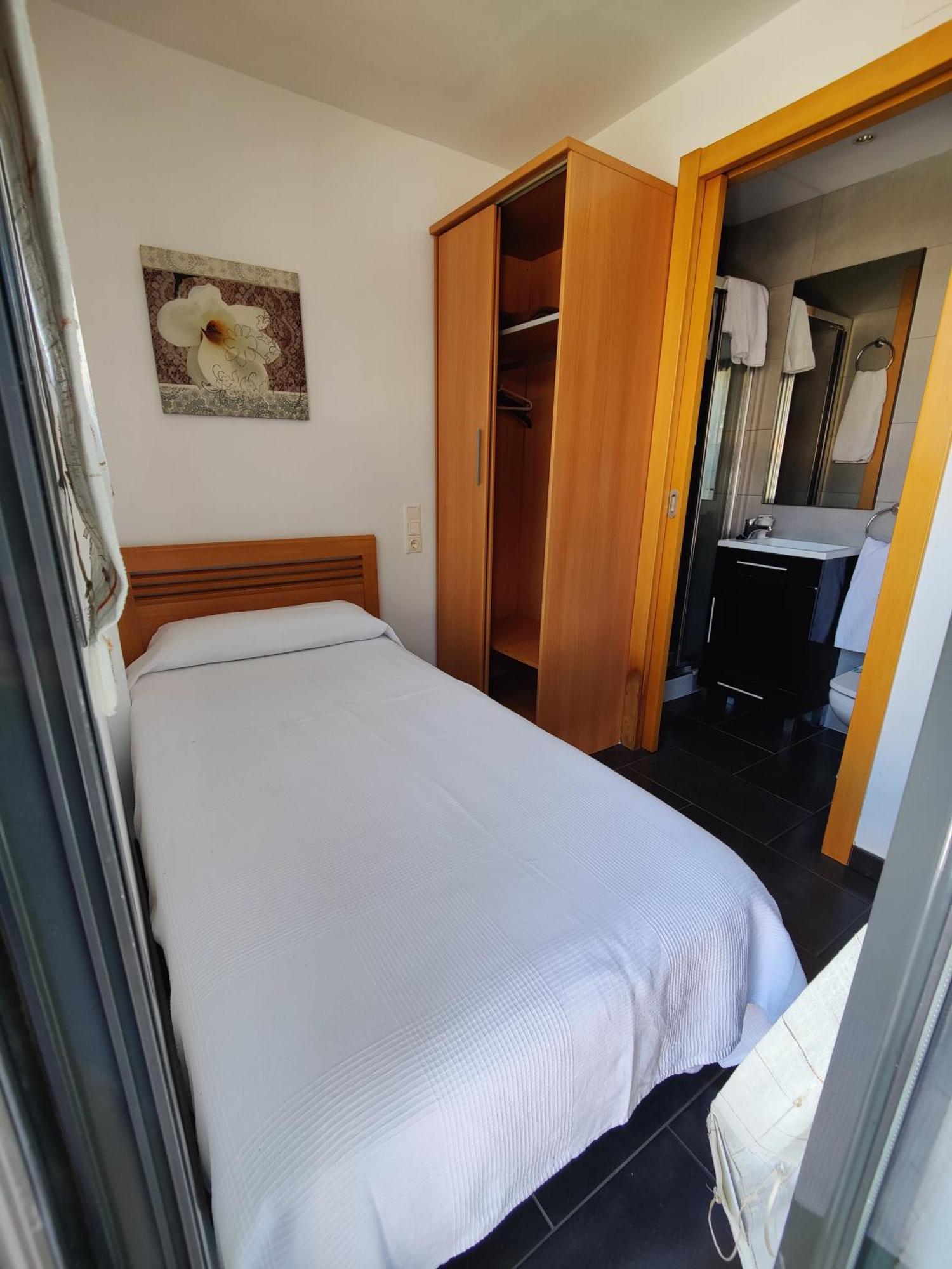 Hostal Manel Pineda de Mar Room photo